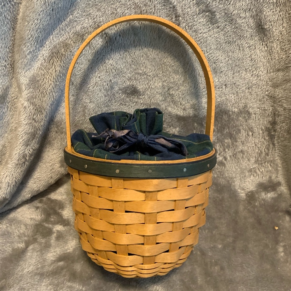 Longaberger 2004 Collectors Club Basket